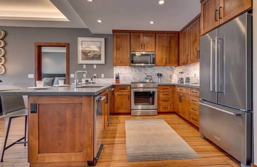 Lakeside Park Condo | Resort! Walk to Skiing/Casinos/Beach, Pool & Spa, Gym, Grill: Zalanta Oasis