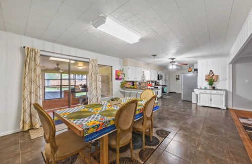 Hurst House | Rest and Relaxation - large oasis in the middle of town.