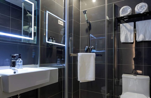 Yangpu Hotel | Rest Comfort Hotel (Zhoujiazui Rd. Branch)
