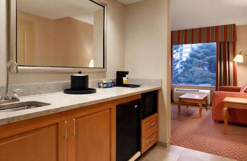 Hartford House | Rest Easy in Our Stylish King Suite! Free WiFi