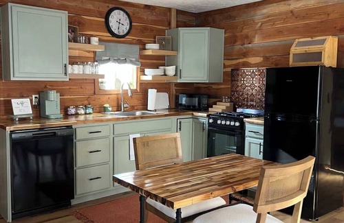 Sugar Tree Cabin | Rest & Go! Cozy Cedar Cottage off of I40 Exit 126