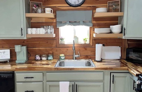 Sugar Tree Cabin | Rest & Go! Cozy Cedar Cottage off of I40 Exit 126