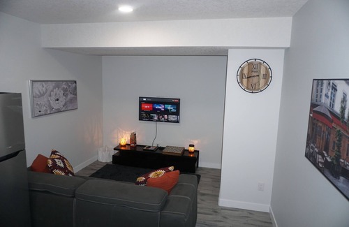 West Edmonton House | Rest Haven - 10 mins from West Edmonton Mall