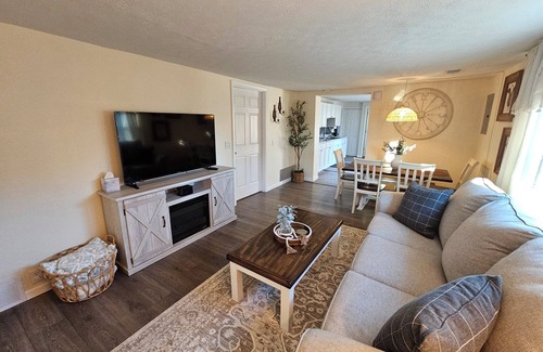 Huber Heights Other | Rest Haven Farmhouse: Cozy 2BR on 3-acres, family-friendly, near attractions