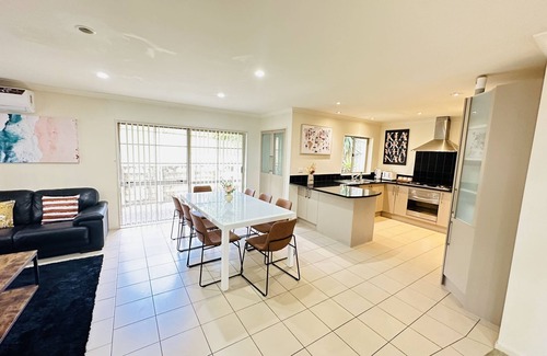 Greenlane - Ellerslie House | Rest in Auckland City, Sylvia Park New Zealand