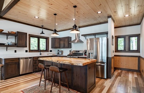 Rhinelander Cabin | Rest on Silver Lake - The Bear : Luxurious 3 bed walkout!