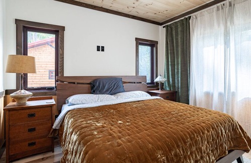 Rhinelander Cabin | Rest on Silver Lake - The Bear : Luxurious 3 bed walkout!