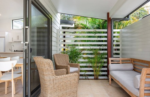 Umina Beach House | Rest - Pet Friendly with Outdoor Bath - 3 Mins Walk to Beach
