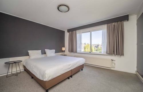 Waalwijk Hotel | Rest & Recharge: Scenic Retreat Near Loonse and Drunense Duinen National Park