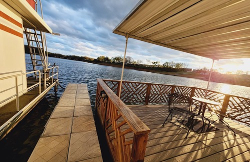 Morristown Boat Rental | Rest, relax, and reel in the views or the fish!