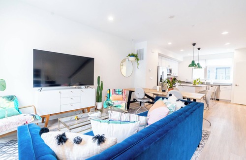 Olde Richmond House | Rest & Relax by RIVER - 3 beds/3.5 Baths/Private Garage