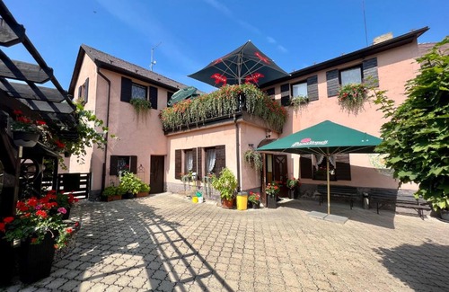 Morina House | Restaurace a penzion Na Růžku