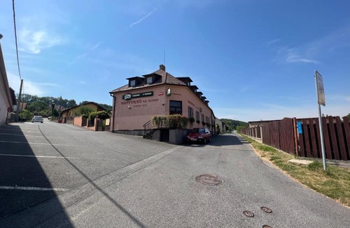 Morina House | Restaurace a penzion Na Růžku