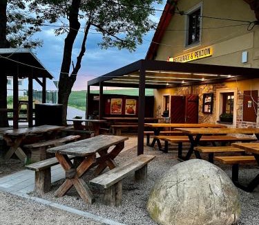 Novy Saldorf-Sedlesovice House | Restaurace & Penzion U Tří Jasanů
