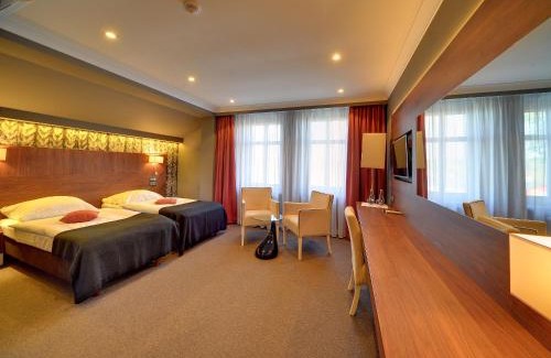 Oborniki Slaskie Hotel | Restauracja RETRO