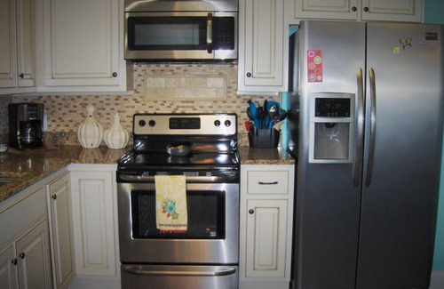Shellman Bluff House | Restaurant, Boat Marina ,18-Hole Golf Course are nearby this new 2 bedrm 2bath