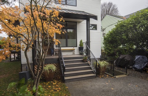 Lawton Park House | Restful, Convenient Getaway Near Downtown and Seattle’s Largest Park