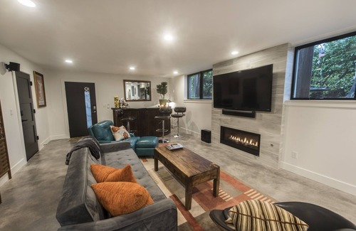 Lawton Park House | Restful, Convenient Getaway Near Downtown and Seattle’s Largest Park