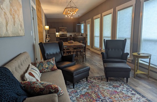 La Grange Cottage | Restful cottage close to antique shopping and mountain biking
