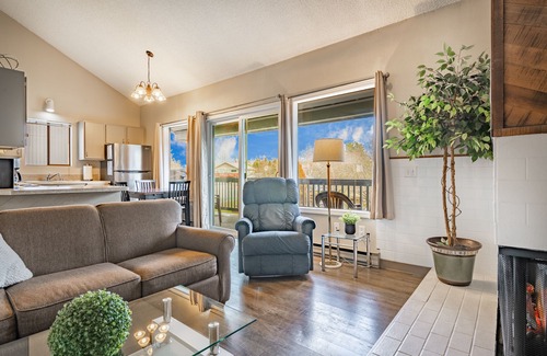 Birch Bay Condo | Restful Haven w King bed & Hot Tub - 208