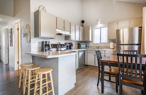 Birch Bay Condo | Restful Haven w King bed & Hot Tub - 208