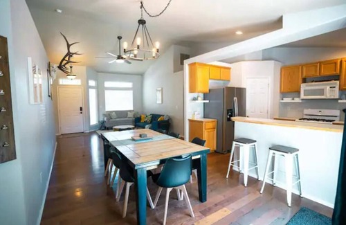 Nampa House | Restful Meadows- sleeps 10. Close to Columbia High, Metel Sports, & Idaho Center