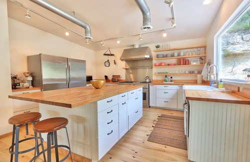 Wimberley House | Restful Retreat- Stylish 4 Bedroom Oasis