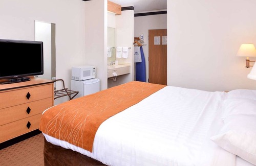 Atlantic Hotel | Restful Room w/Kitchenette and BBQ Grill Near Downtown – Perfect for Business