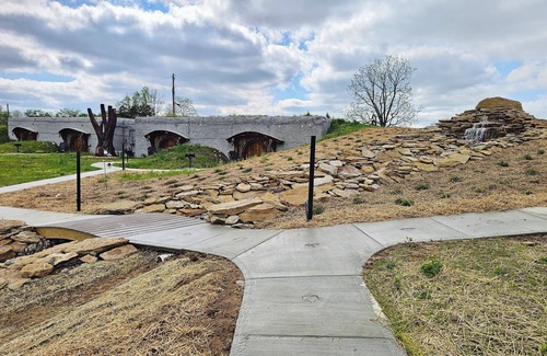 Willisburg Cottage | Restin' Holes Ky Bourbon Trail D -Sauna-HotTub-Gym-Playground-Waterfall-Themed