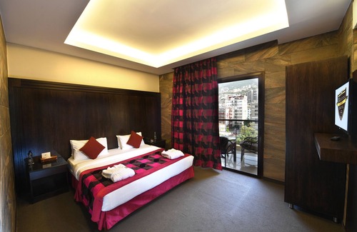 Haret Sakher Hotel | Reston Hotel