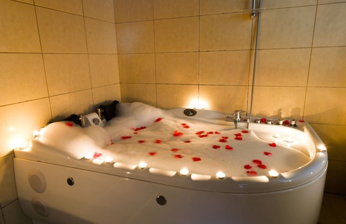 Haret Sakher Hotel | Reston Hotel