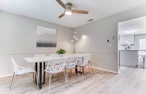 Richardson House | Reston NEW Bright, Airy Home w/In Ground Pool & Grill