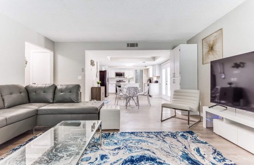Richardson House | Reston NEW Bright, Airy Home w/In Ground Pool & Grill