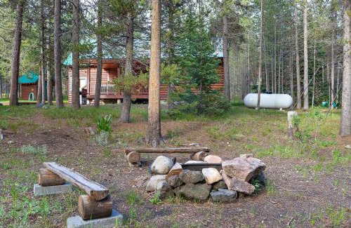 Island Park House | Restoration Pines by KABINO Hot Tub Big Garage Yard Fire Pit Swingset Foosball WiFi Grill