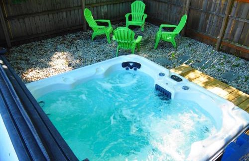 Frankfort House | Restoration - Private Spa And Great Location!