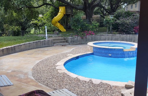 Seguin Cottage | Restoration Retreat with Pool and Hot Tub!