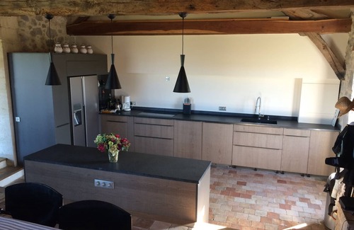 Francescas House | Restored 18th century farmhouse with swimming pool and tennis court. Large view.