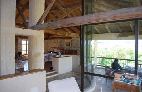 Francescas House | Restored 18th century farmhouse with swimming pool and tennis court. Large view.