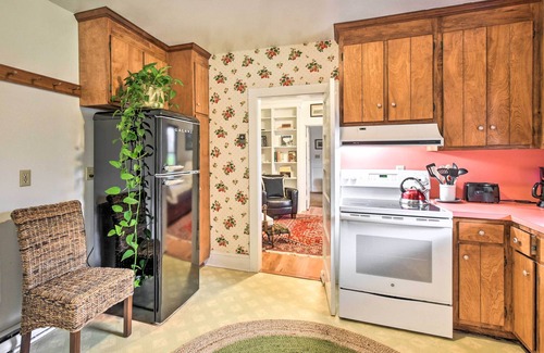 Hayes Cottage | Restored 1920's Cottage on 1 Acre w/Fire Pit