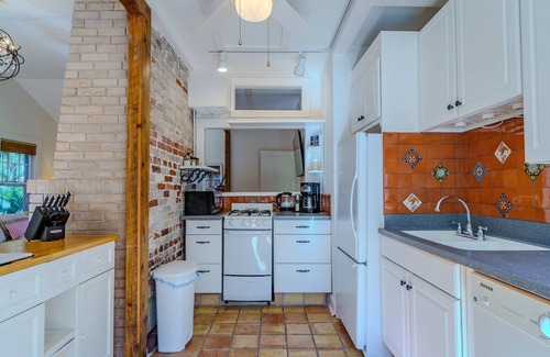 Indian Beach Sapphire Shores House | Restored 1939 Cottage Near Ringling, Beaches, & Downtown Sarasota
