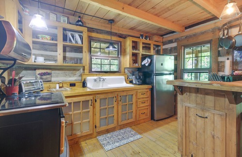 Peaks Cabin | Restored Buchanan Log Cabin on 9-Mile Creek!