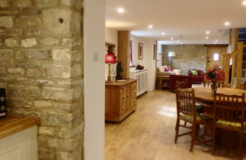 Burford House | Restored Cotswold barn - The Barn - in the centre of Burford