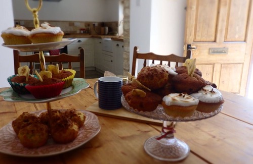 Burford House | Restored Cotswold barn - The Barn - in the centre of Burford