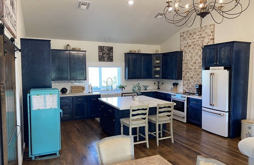 Fayetteville Other | Restored Family FarmhousenSleeps 14 - 4 Bedrooms - 2 Baths - Outside Shower