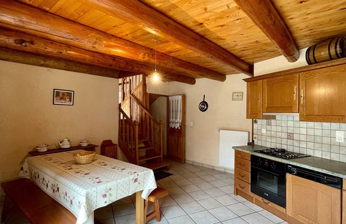 Saint-Ilpize Cottage | Restored farmhouse, 3 bedrooms, fireplace