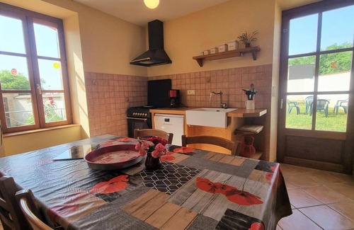 Saint-Sixte Cottage | Restored farmhouse with private pool and fireplace