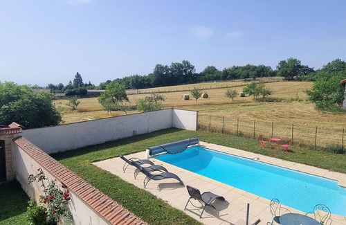 Saint-Sixte Cottage | Restored farmhouse with private pool and fireplace