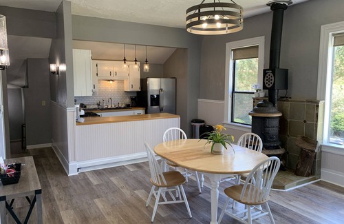 Petaluma House | Restored farmhouse with acres of privacy