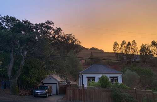 Petaluma House | Restored farmhouse with acres of privacy
