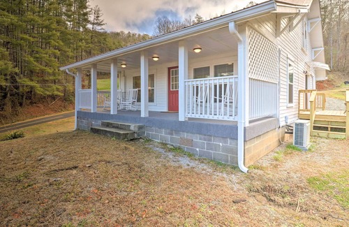 Bryson City Cottage | Restored Mountain Farmhouse - 2 Mi to Bryson City!